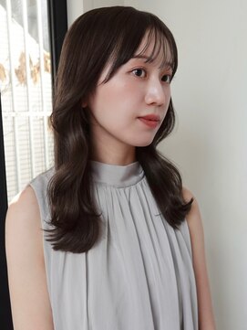 ローネス(LONESS) 透明感とツヤのあるグレーベージュと巻いても可愛いレイヤー