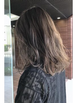 ヘアメイク シュシュ(Hair make chou chou) グレージュアッシュカラーミディアム【chou-chou 北林夏実】