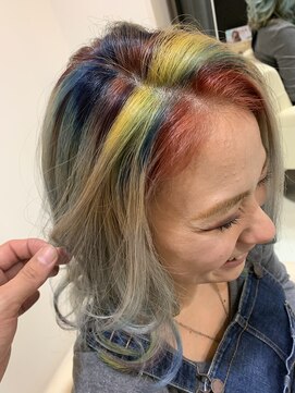 サローネデ アグスティナ バイ サンバンチ(salones de agustina by sanbanchi) 【agustina 明石大久保】根元レインボーカラー