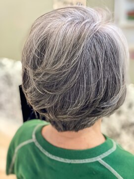 プレデフリュー 北白川本店(PUREE de FLEURS) ショート/ショートボブ/白髪ぼかし/グレー/50代/60代/大人