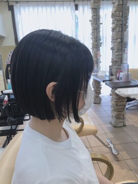 ティエル(Tiele) 切っぱなしボブxストレート