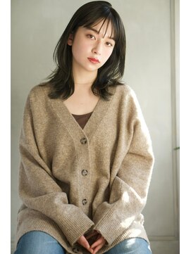 ガーデン ジングウマエ(GARDEN jingumae) レイヤーロング/黒髪/くびれカット/前髪パーマ/シースルーバング