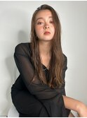 顔周りにレイヤー入れたロングヘア/韓国