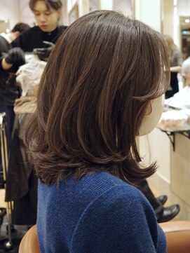 ビュートリアム265(BEAUTRIUM 265) ミディアムレイヤー/レイヤーカット/銀座/ベージュ/くびれヘア
