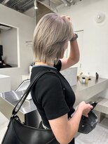 ステン(sten)&nbsp;切りっぱなしボブ/ハイトーンボブ/ダブルカラー/シルバーグレー