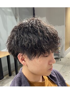 アクシー ヘアーアンドメイク(AXY HAIR&MAKE) フェザーパーマスパイキーショート韓国マッシュブルーブラック