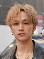 フィフス(fifth)&nbsp;センターパート微分けブロンドブリーチカラーツイストスパイラル