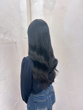 ベルグローアルファ(BELLE GROW ALPHA) 羽エクステで作るロングスタイル