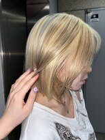 ピア ヤクイン(Pia Yakuin)&nbsp;レイヤーボブ/デザイン/ブロンド/ブリーチカラー