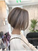 ピンクハッシュカットくびれショートヨシンモリ