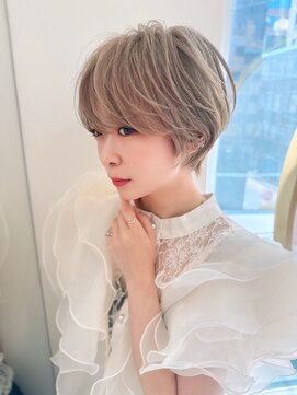 ルーブル(Louvre) 【Louvre】束感ショート/小顔ヘア/ミルクティー