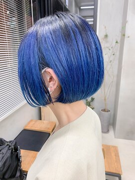 テトヘアー(teto hair) 前下がりボブ、アイスブルー、ブリーチオンカラー
