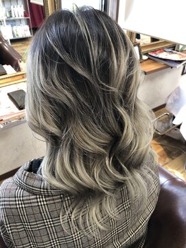 リリー ヘアーアンドビューティー(Lily) バレイヤージュカラー