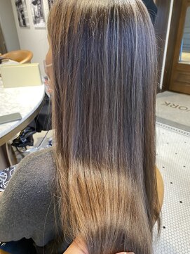 リバレッジ 広尾(Leverage) ハイライトシルキーベージュ【恵比寿/広尾】担当：柴崎 麻緒