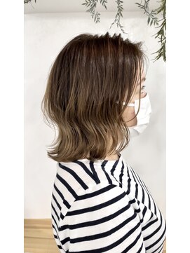 シーバイトリコ 市川(SEA by tricot) グラデーションカラー