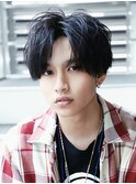 ラフに適当に くしゃっとかき上げたセンターパート