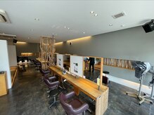 サロンズヘアー 福山西新涯店(SALONS HAIR)の雰囲気（木彫で落ち着く空間となっております♪）