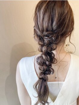 こなれヘアアレンジでお出かけがより一層楽しみになる☆