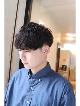 カズ 中津店(KAZU) メンズ カットでニュアンスパーマを活かす　茨木市