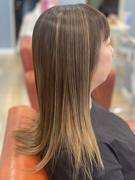 カザック(kazak) 白髪ボカしハイライト＋インナーカラー