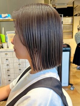 グローリープラス(Glory+plus)の写真/さりげないハイライトや柔らかいブリーチカラーで、今っぽい抜け感ヘアに。