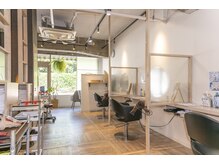 ココシア(Cocosia)の雰囲気（店内も広々でアットホームな感じ♪植物もあり癒し空間です。）