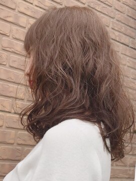 美容室メデューサ都府楼店 ふんわり×ほつれ感で新感覚レトロヘア