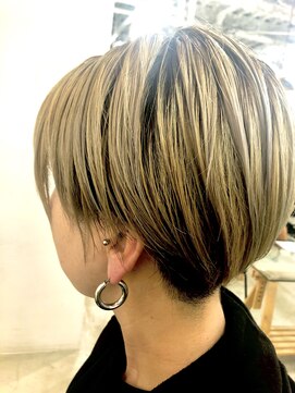 ナンバースリー 溝の口店(Number Three) ブラック×ゴールドショート【N°３hair lounge溝の口店】