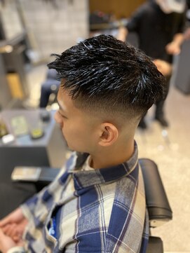 フランクスバーバー アンド ビアークラブ(FRANK'S BARBER and BEER CLUB) ツイストパーマワイルドツーブロックショートレイヤーコンマヘア