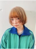 ベージュとオレンジのデザインボブ