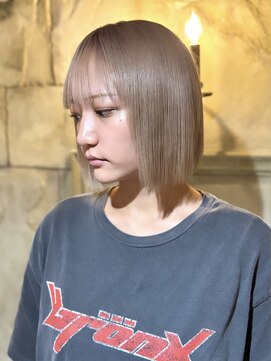 フィーリン(FEELIN') ハイトーンブロンド×切りっぱなしボブ