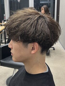 フイ 代々木(Hui) メンズ/アップバング/ツーブロックマッシュ/束感ショート波巻き