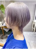 透明感グレージュカラー　前下がりショートボブ　ウルフレイヤー