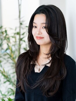 自宅での扱いやすさ、乾かしただけでシルエットが決まる時短も叶うスタイルなら《HASHTAG#S》へ！