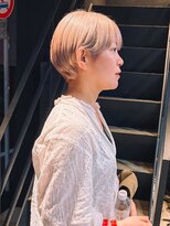 ティル(till)&nbsp;顔まわりをすっきり見せるベージュヘアカラーショート