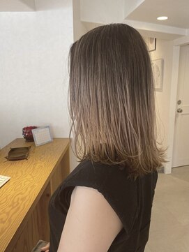 リアン(Lien) 外ハネ/バレイヤージュ/グレージュ/MARINA