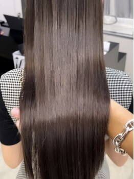 イヴォークトーキョーオーサカ(EVOKE TOKYO osaka)の写真/計算づくのハイライトで、自分の白髪が好きになれるトレンド感のあるスタイルへ #白髪を活かすハイライト
