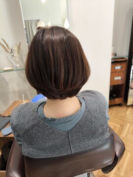 オラ ボーテ(Aura Beaute) ウィービンググラデーションカラーコーラルブラウンひし形ボブ