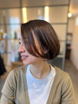 【大人女性にオススメ◎】ダメージを最小限に抑えた髪や頭皮に優しいカラー剤で、大人女性に大人気。