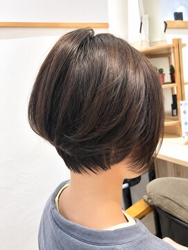 パルフェ(parfait) くびれ前下がりショート