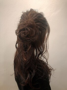 リベルテ 新宿(Liberte) フラワーハーフアップ