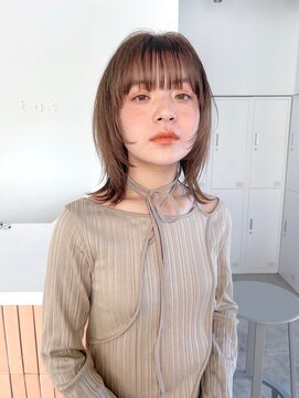 タス(tas) レイヤーウルフミディ 似合わせカット顔周り顔まわり髪質改善
