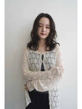 シビウォル(CBWOL) 透け感ダークカラーとセミディパーマ