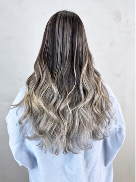 アルバム 銀座(ALBUM GINZA) ホワイトブロンドメルティカラー似合わせカット_ba511603