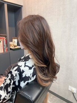 オト(oto) ハイライト×インナーカラーで奥行きと華やかさをプラス