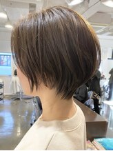 《*毎日の手ぐしが気持ちいい。“ふれるたび好きになる髪”へ*》染めながら補修し、しなやかで柔らかい髪に