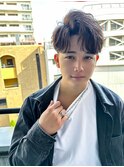 メンズヘア　フェザーパーマ　刈り上げセンターパート