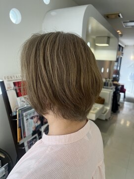 オーヴ ヘア 沖浜店 Aube HAIR 上品な白髪ぼかしスタイル