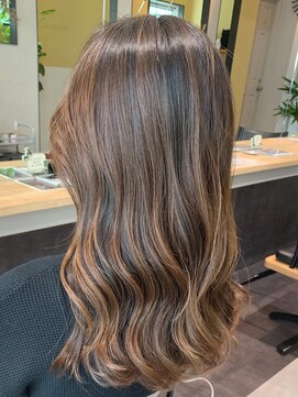 ハブ(hub) ワンカラーでもバレイヤージュ【hub(hair)天神今泉】