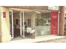 女性スタッフで落ち着く店内。